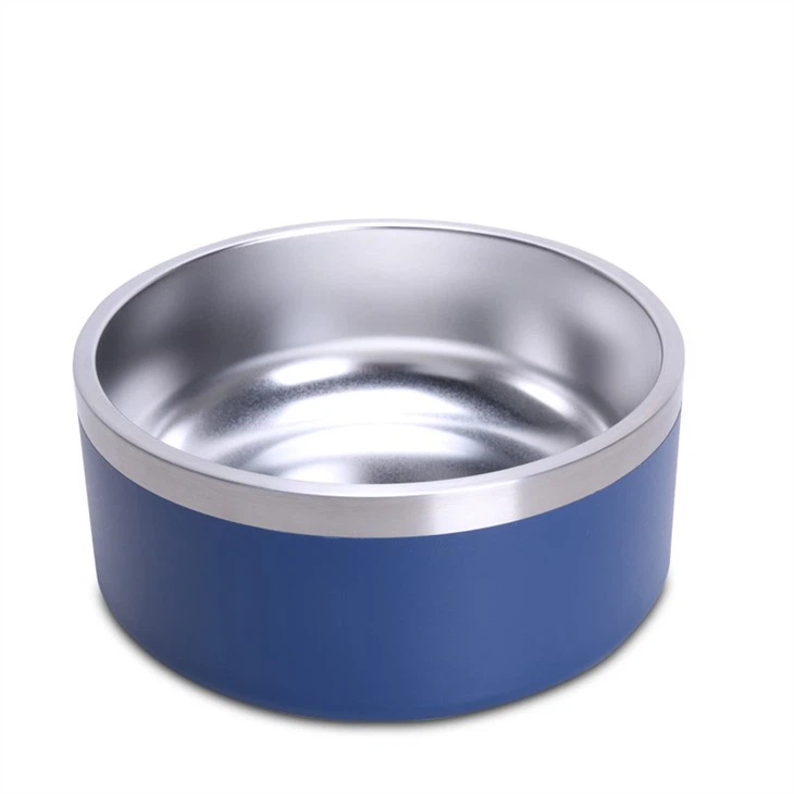 Tazón de agua para perros grande y aislado